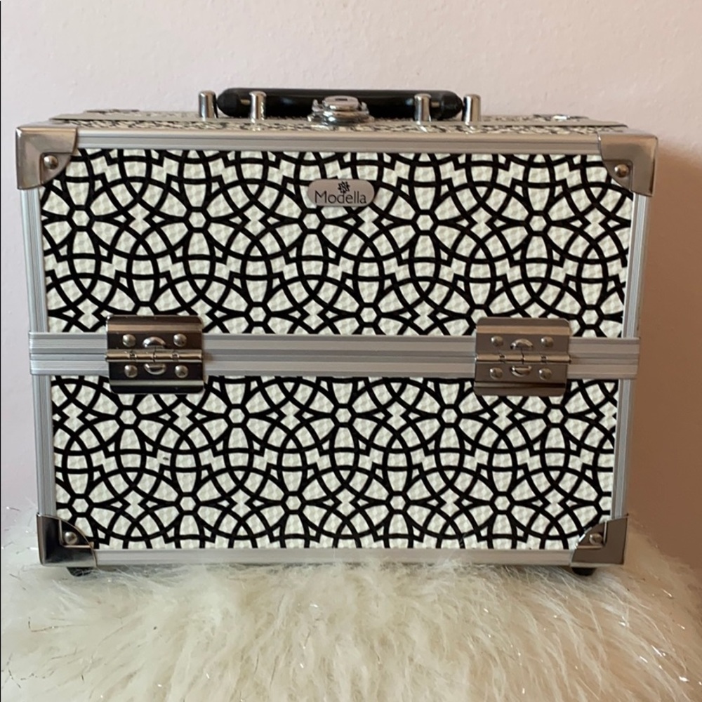 MODELLA- Makeup box